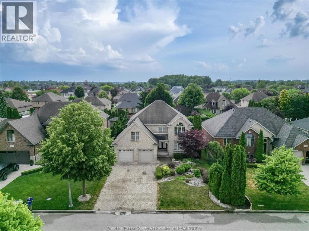 Single Family at 937 PAVAN, Windsor, Ontario - Photo 5 - RE/MAX Garden City Realty