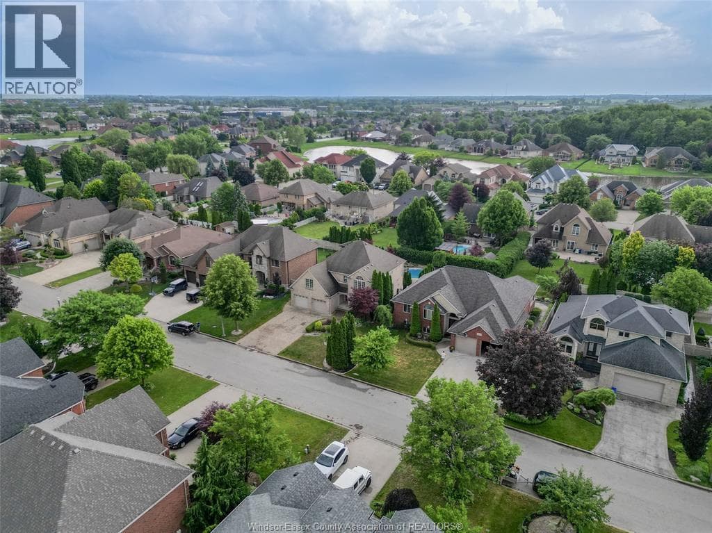 Single Family at 937 PAVAN, Windsor, Ontario - Photo 6 - RE/MAX Garden City Realty
