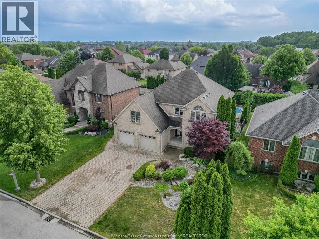 Single Family at 937 PAVAN, Windsor, Ontario - Photo 7 - RE/MAX Garden City Realty