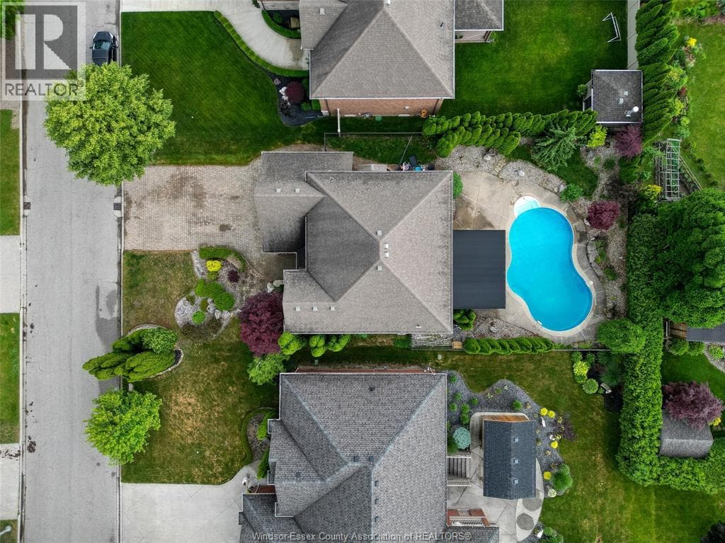 Single Family at 937 PAVAN, Windsor, Ontario - Photo 8 - RE/MAX Garden City Realty