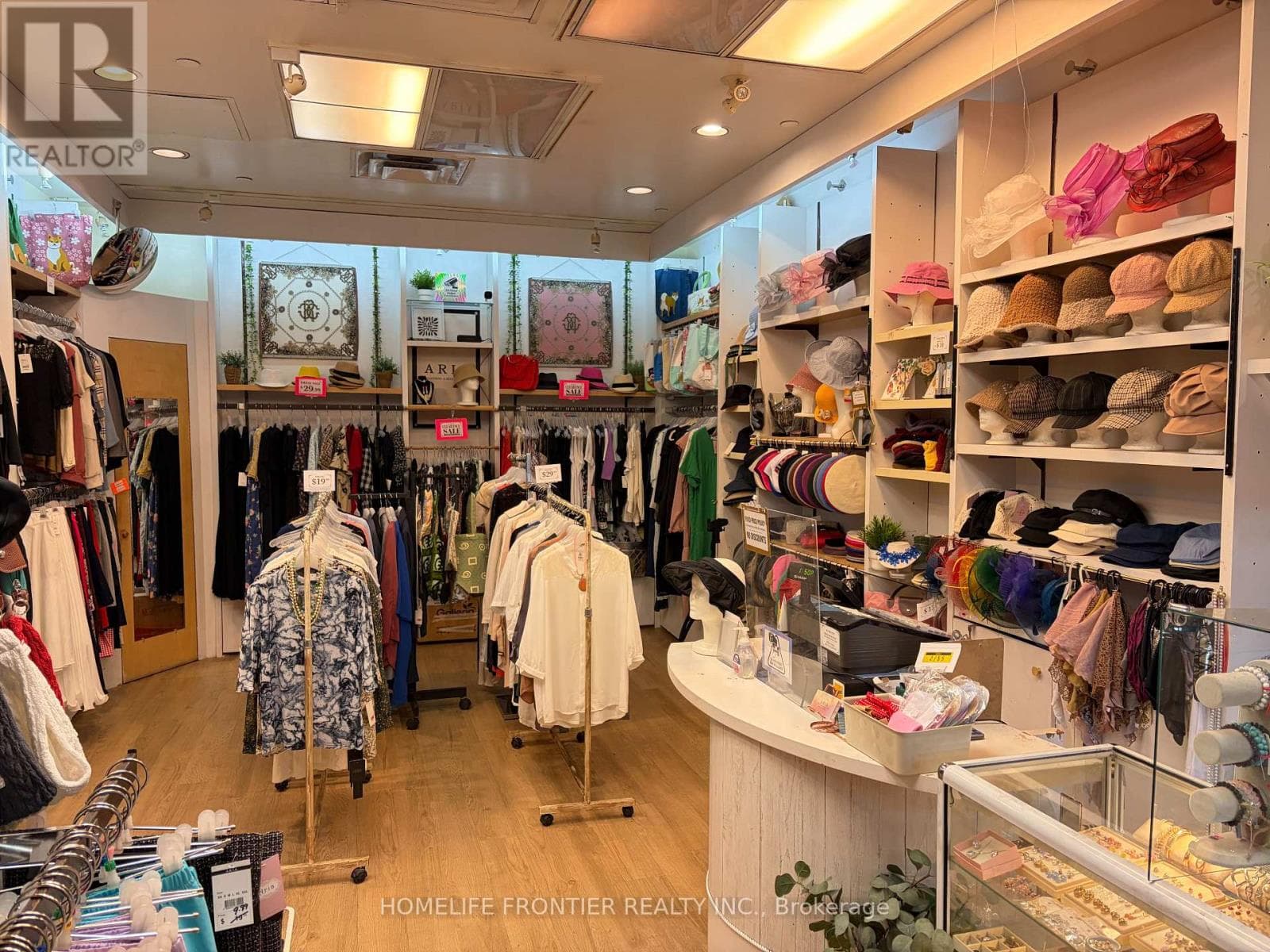 M5- 444 Yonge Street