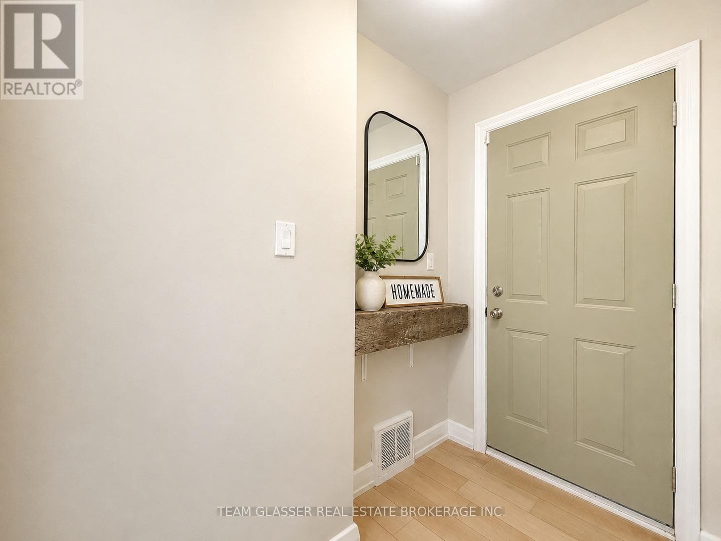 Single Family at 63 ELLIOTT Street, London East (East C), Ontario - Photo 7 - RE/MAX Garden City Realty
