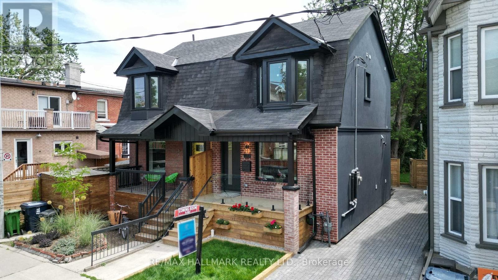 1 1/2 Delaney Crescent