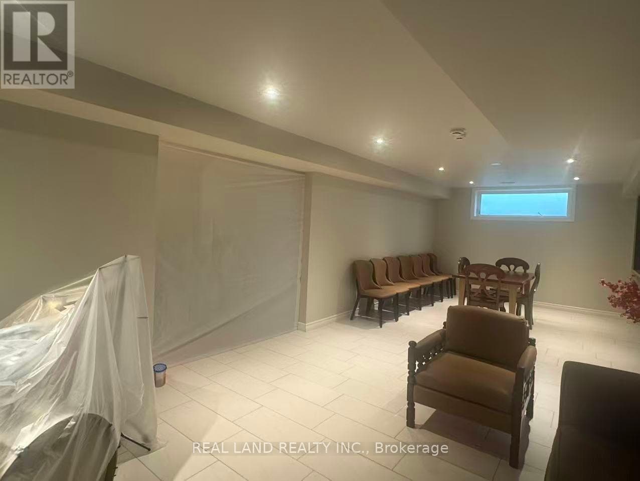 Single Family at Hillsview Drive, Richmond Hill (Observatory), Ontario - Photo 3 - RE/MAX Garden City Realty