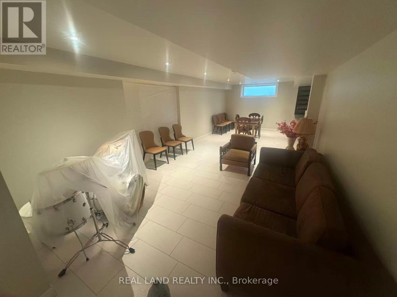 Single Family at Hillsview Drive, Richmond Hill (Observatory), Ontario - Photo 4 - RE/MAX Garden City Realty