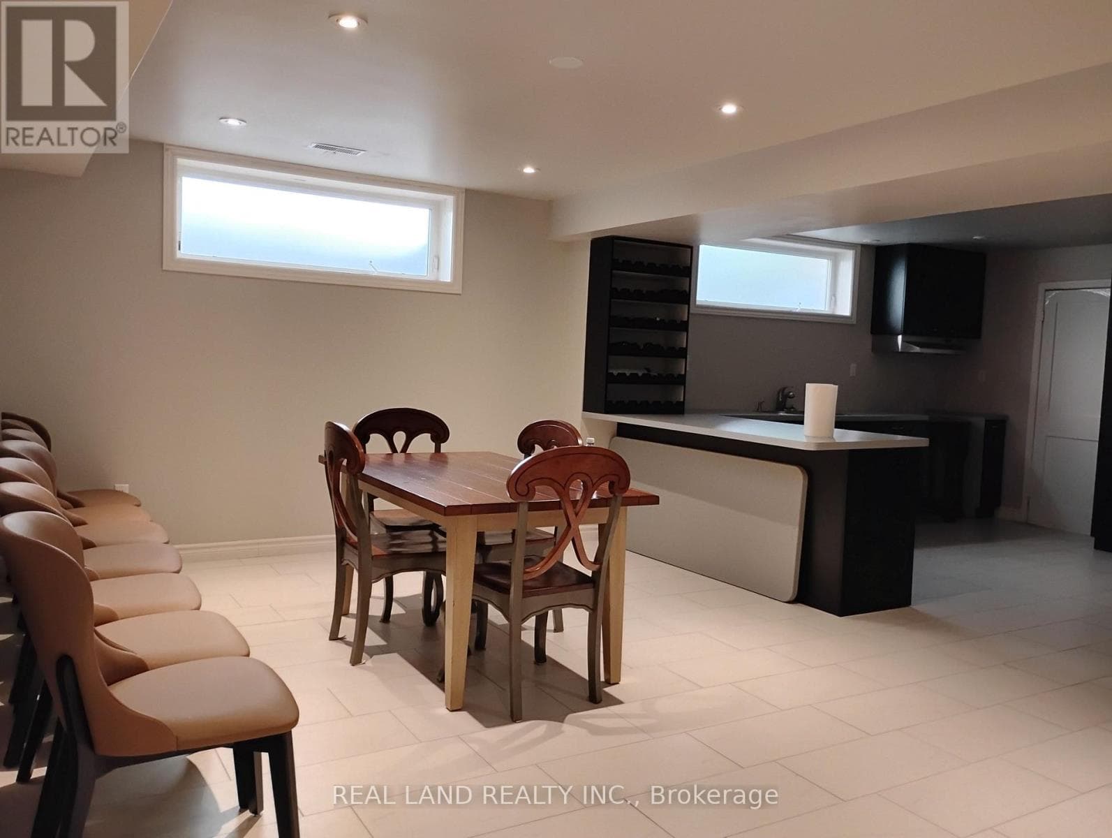 Single Family at Hillsview Drive, Richmond Hill (Observatory), Ontario - Photo 5 - RE/MAX Garden City Realty