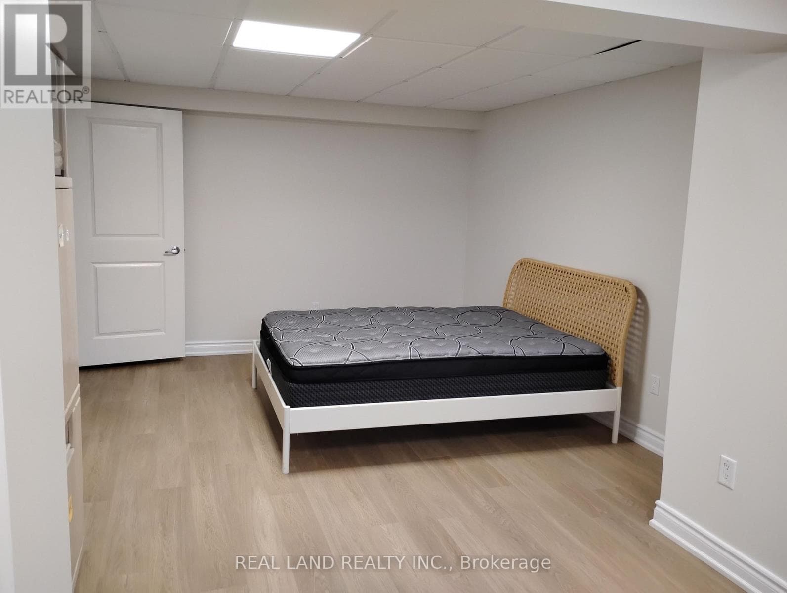 Single Family at Hillsview Drive, Richmond Hill (Observatory), Ontario - Photo 6 - RE/MAX Garden City Realty
