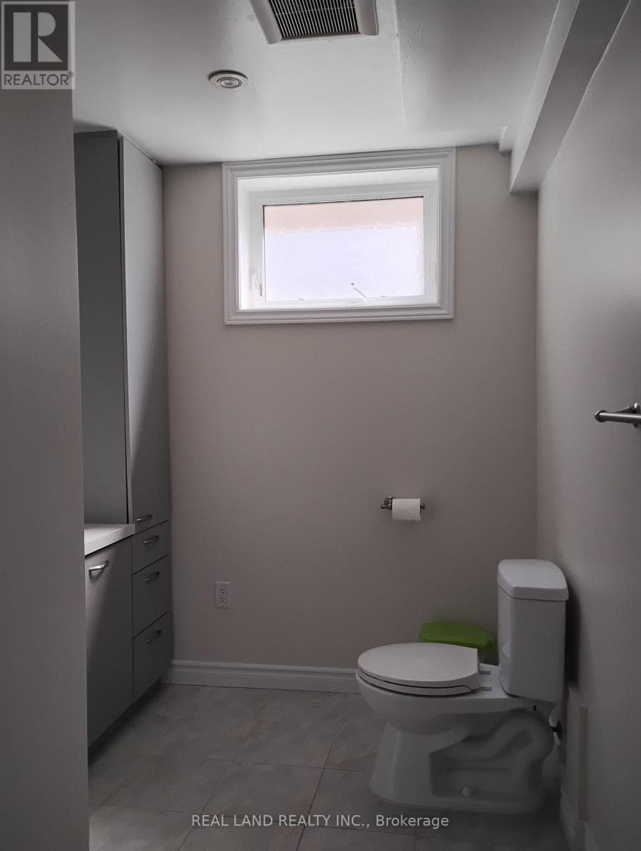 Single Family at Hillsview Drive, Richmond Hill (Observatory), Ontario - Photo 8 - RE/MAX Garden City Realty