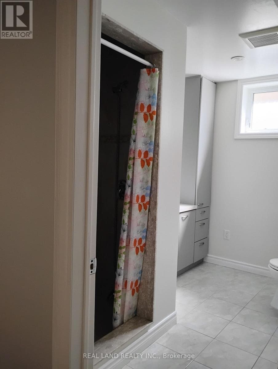 Single Family at Hillsview Drive, Richmond Hill (Observatory), Ontario - Photo 9 - RE/MAX Garden City Realty
