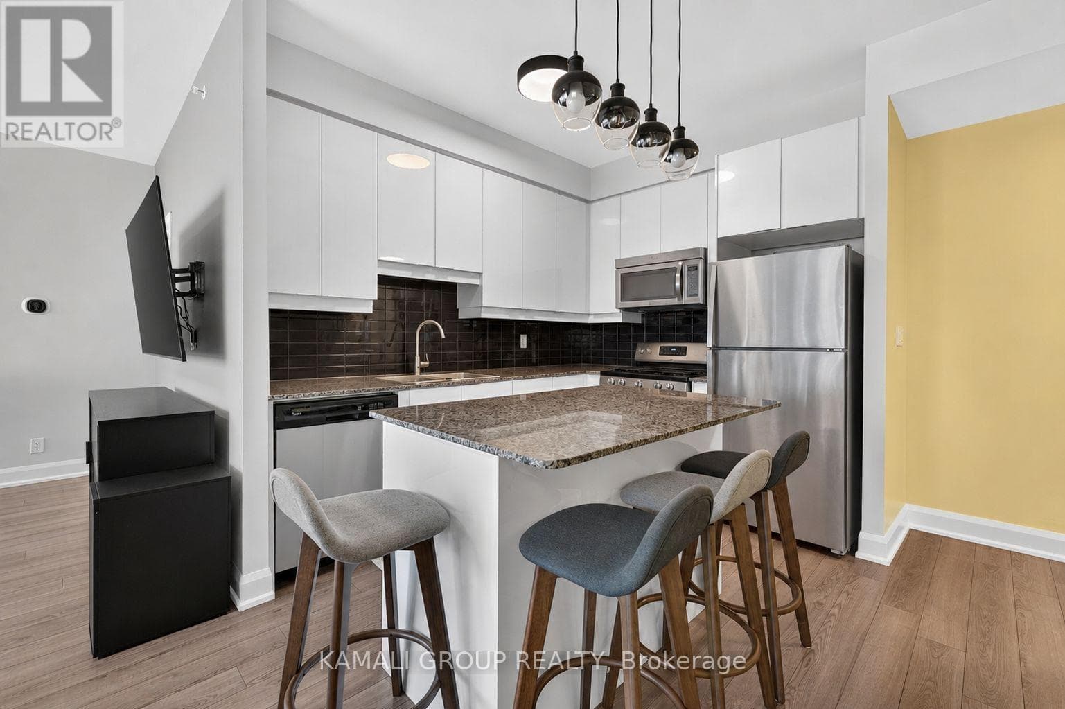 Single Family at 1909- 2910 Highway 7, Vaughan (Concord), Ontario - Photo 5 - RE/MAX Garden City Realty