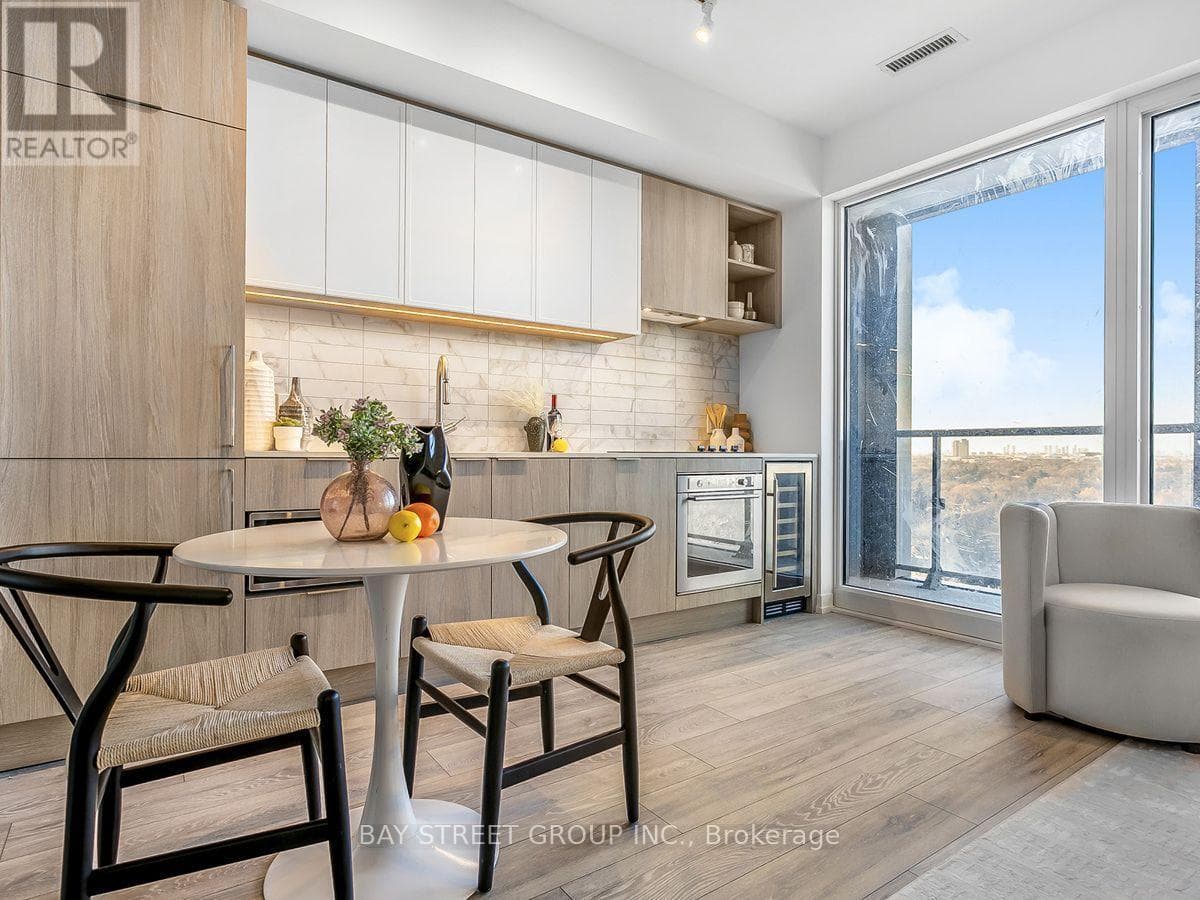 1812- 2020 Bathurst Street