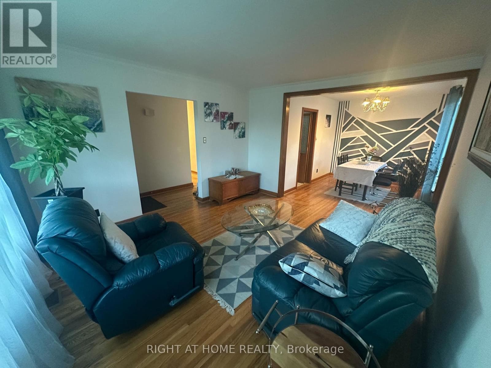 Single Family at 309 Queen Mary Drive, Oakville (CO Central), Ontario - Photo 5 - RE/MAX Garden City Realty