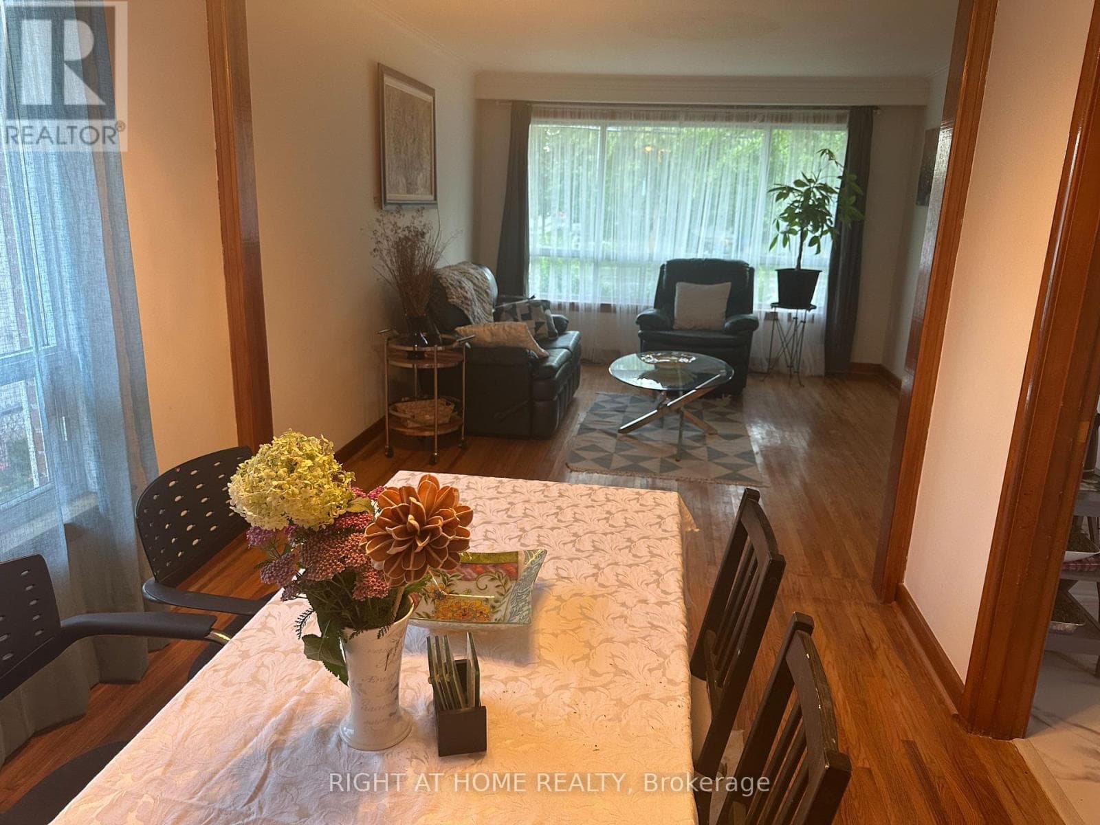 Single Family at 309 Queen Mary Drive, Oakville (CO Central), Ontario - Photo 8 - RE/MAX Garden City Realty