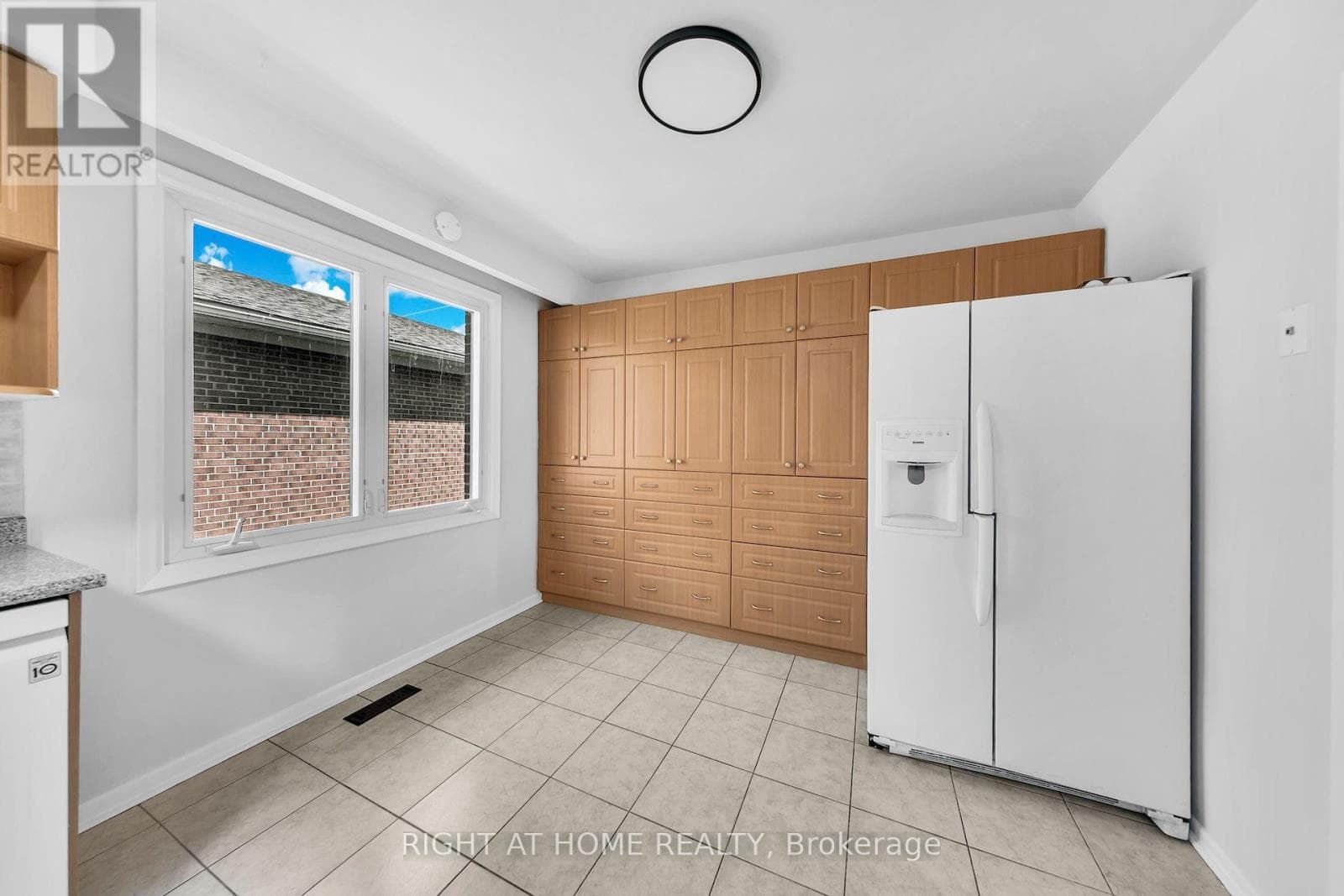 Single Family at 88 Peckham Avenue, Toronto (Newtonbrook West), Ontario - Photo 10 - RE/MAX Garden City Realty