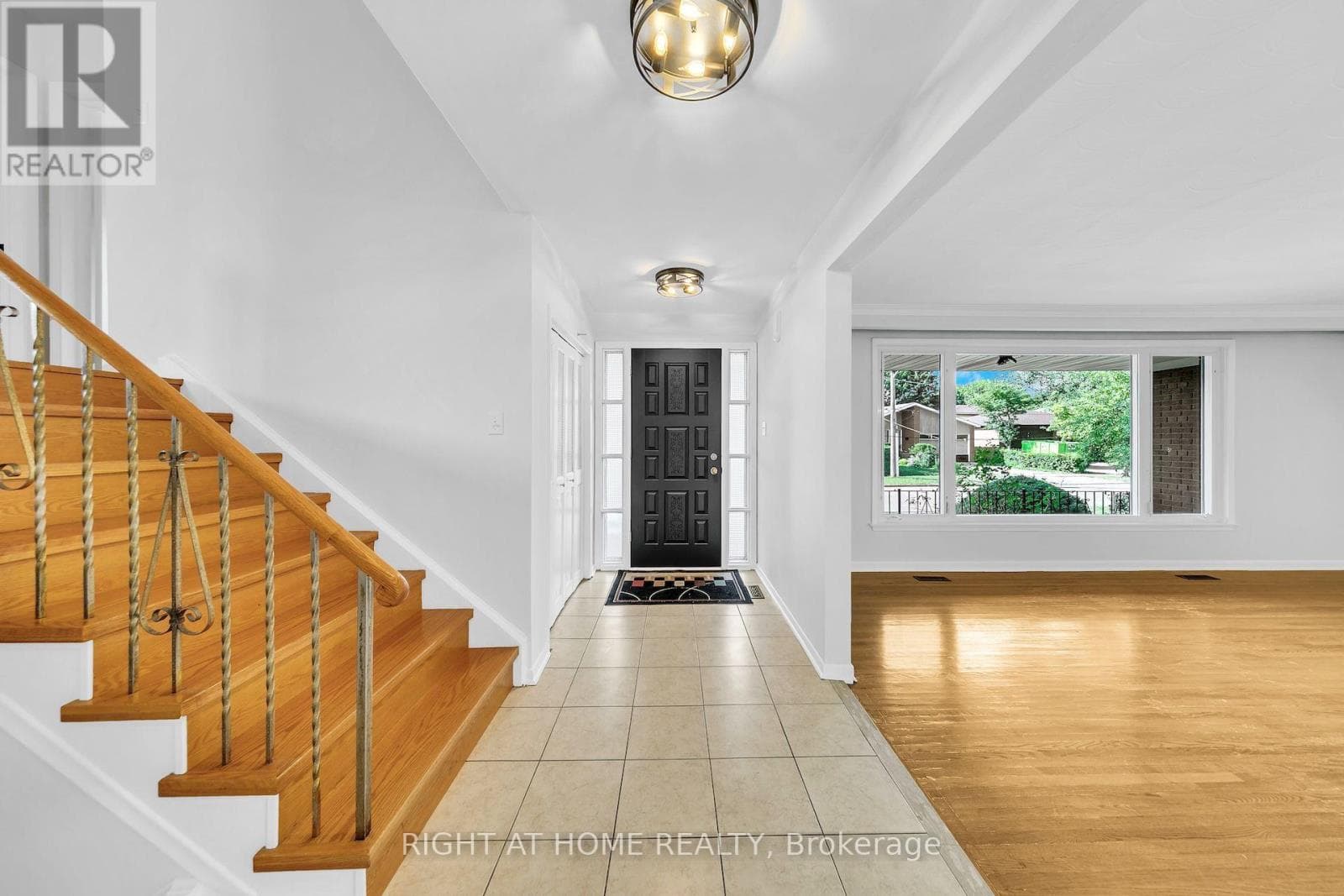 Single Family at 88 Peckham Avenue, Toronto (Newtonbrook West), Ontario - Photo 3 - RE/MAX Garden City Realty