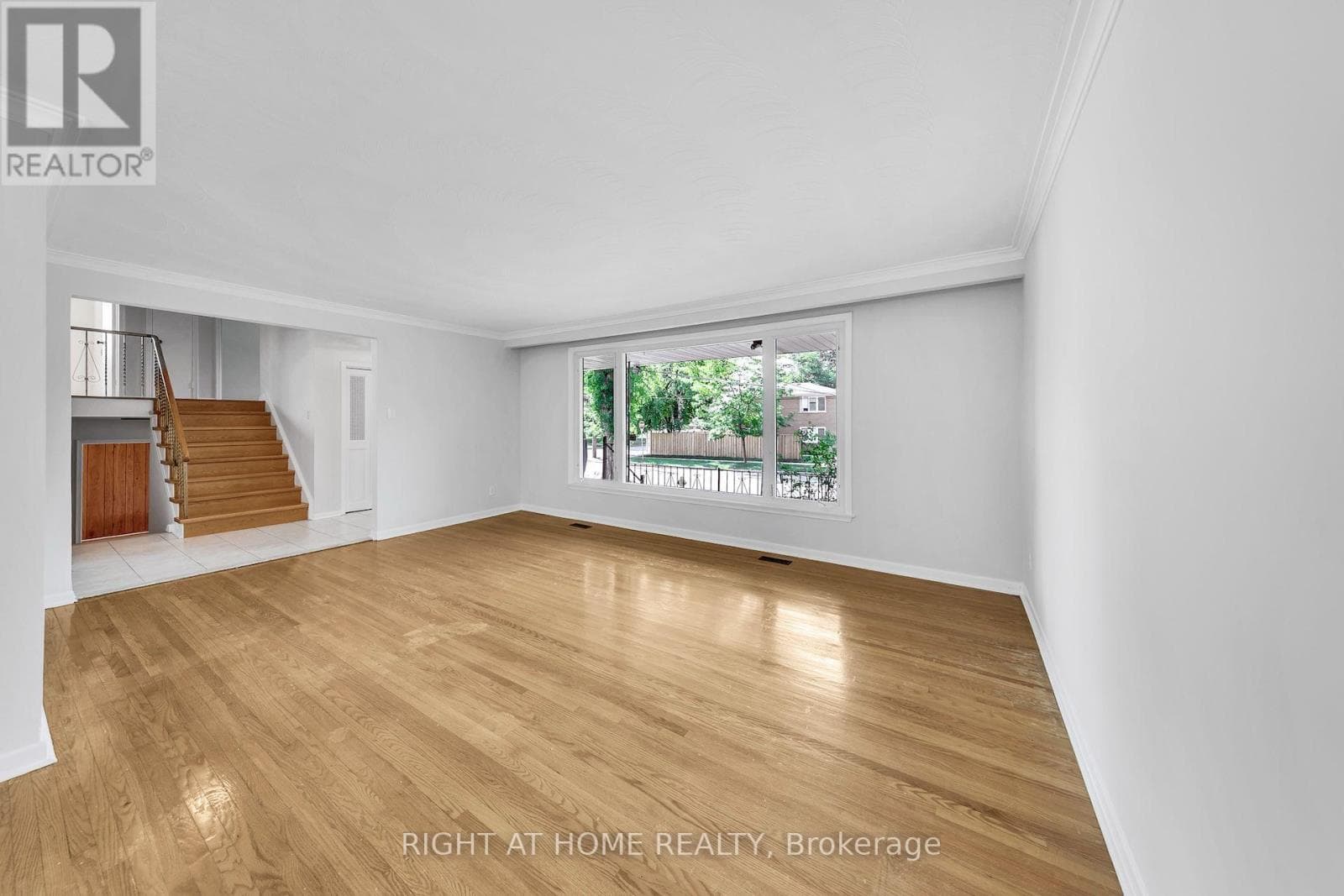 Single Family at 88 Peckham Avenue, Toronto (Newtonbrook West), Ontario - Photo 4 - RE/MAX Garden City Realty