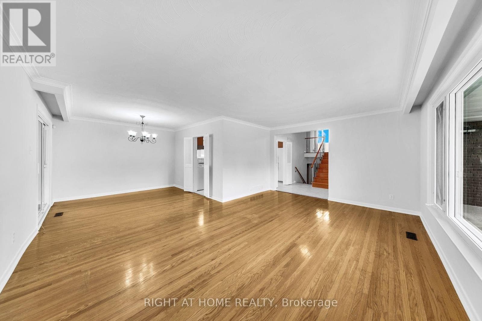 Single Family at 88 Peckham Avenue, Toronto (Newtonbrook West), Ontario - Photo 5 - RE/MAX Garden City Realty