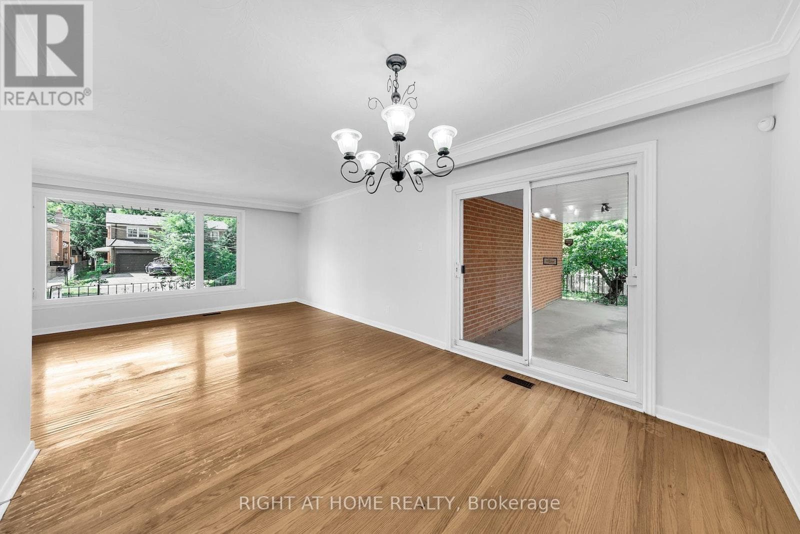 Single Family at 88 Peckham Avenue, Toronto (Newtonbrook West), Ontario - Photo 6 - RE/MAX Garden City Realty