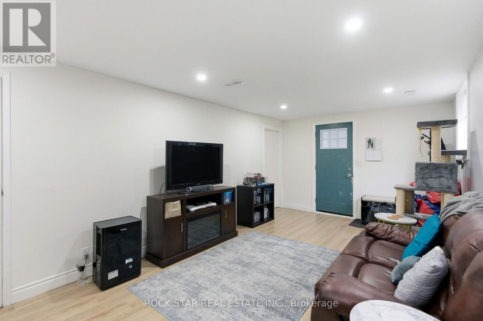 Single Family at Bsmt- 111 Britten Close, Hamilton (Rolston), Ontario - Photo 6 - RE/MAX Garden City Realty