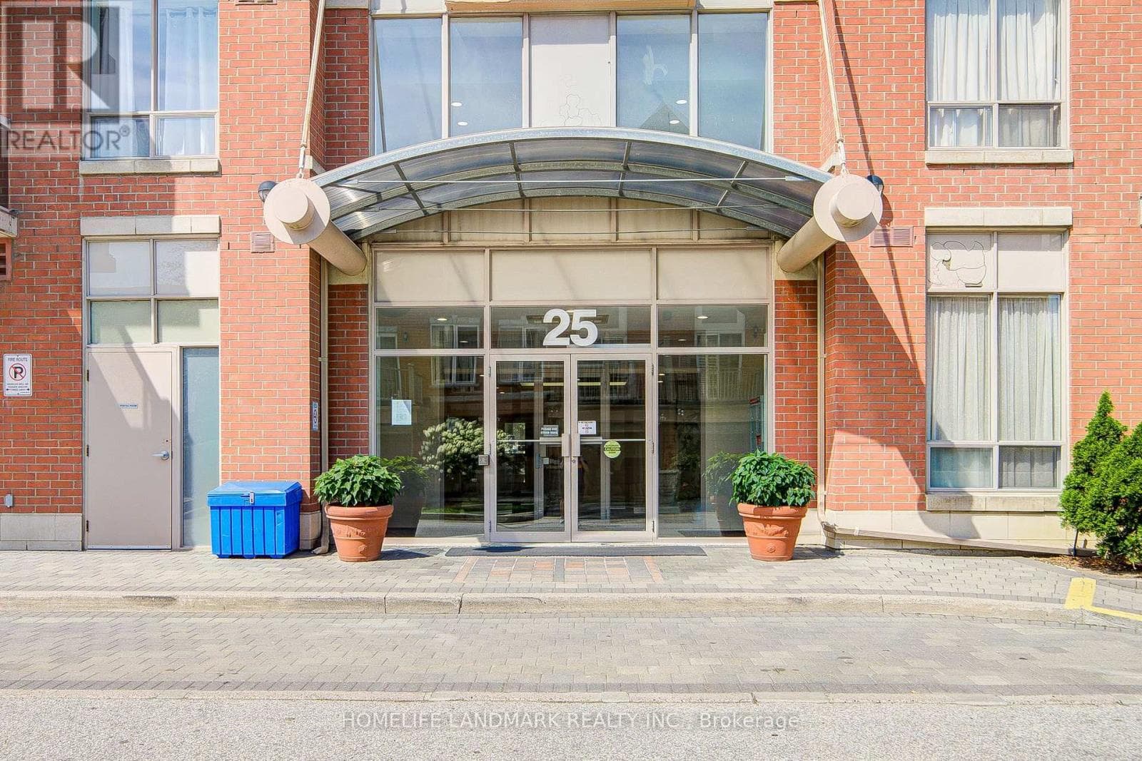 Single Family at 516- 25 Times Avenue, Markham (Commerce Valley), Ontario - Photo 2 - RE/MAX Garden City Realty