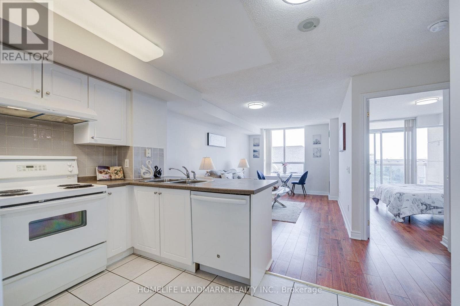 Single Family at 516- 25 Times Avenue, Markham (Commerce Valley), Ontario - Photo 8 - RE/MAX Garden City Realty