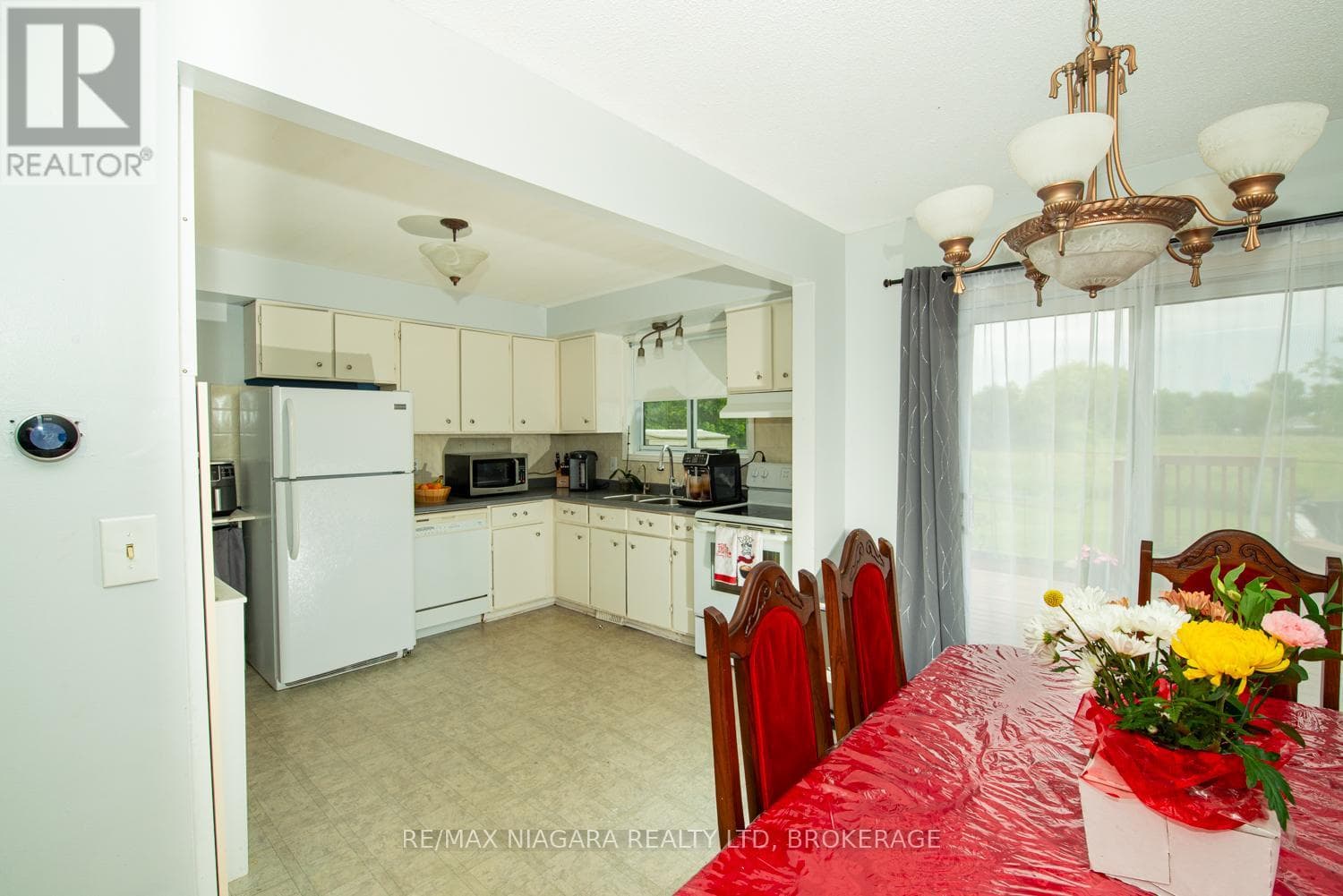 Single Family at 47 Elmvale Crescent, Port Colborne (Main Street), Ontario - Photo 4 - RE/MAX Garden City Realty