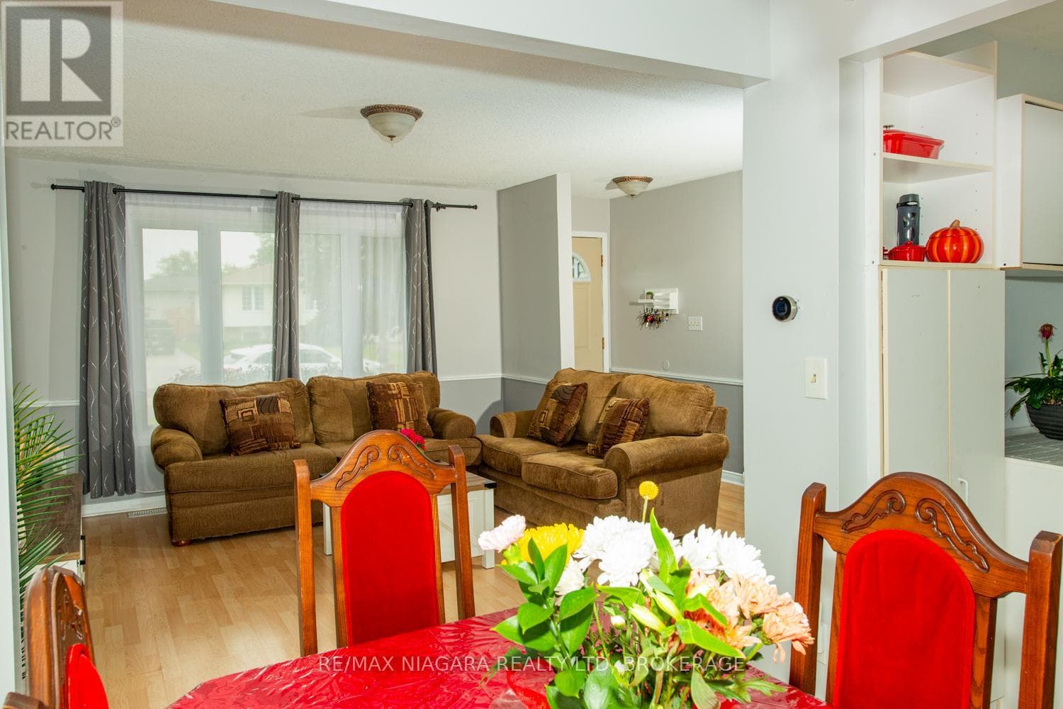 Single Family at 47 Elmvale Crescent, Port Colborne (Main Street), Ontario - Photo 8 - RE/MAX Garden City Realty