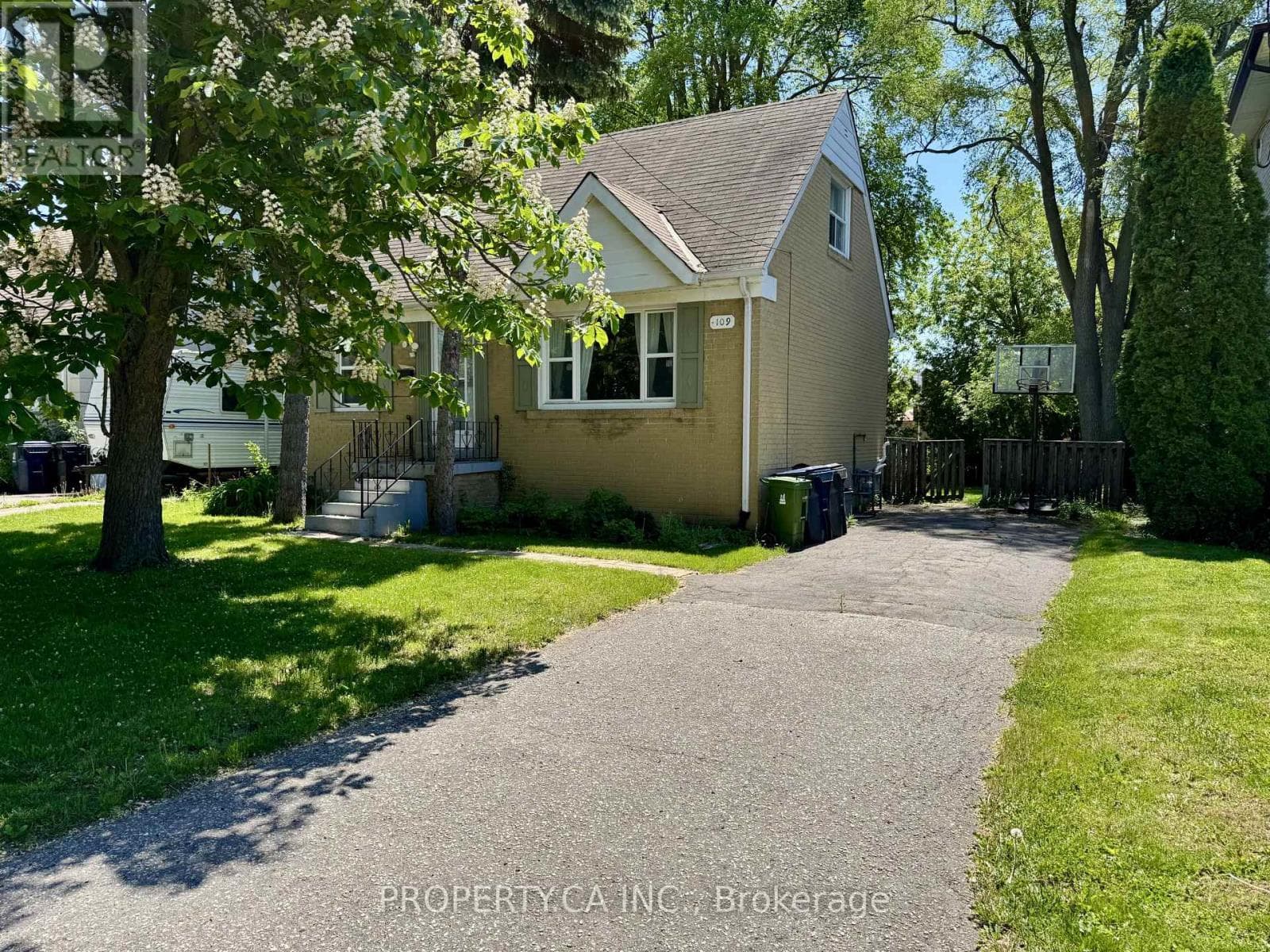 109 Pleasant Avenue