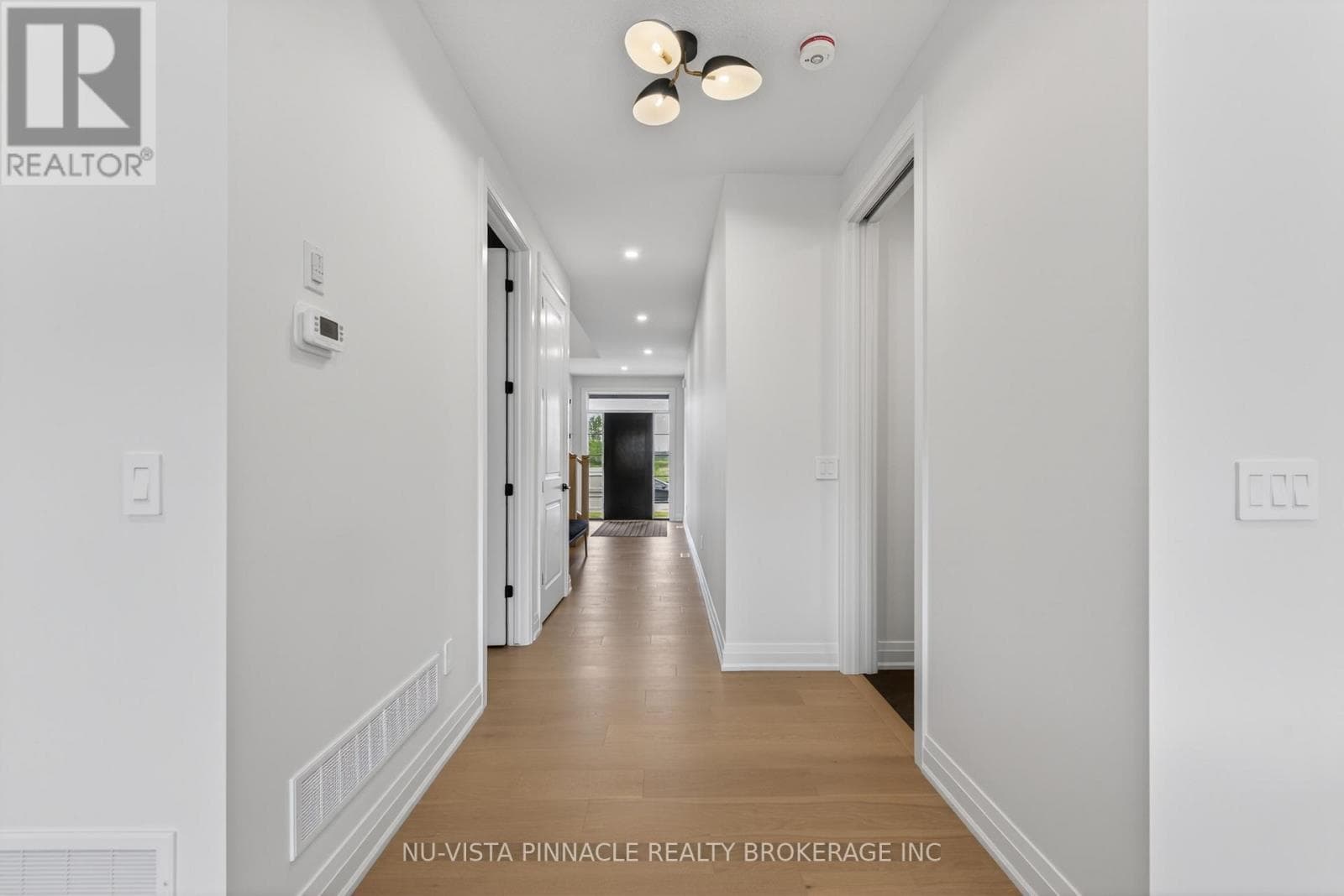Single Family at 6875 Heathwoods Avenue, London South (South V), Ontario - Photo 5 - RE/MAX Garden City Realty