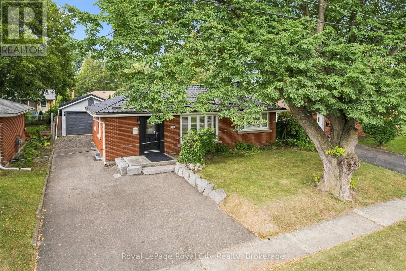 Single Family at 10 Sumac Place, Guelph (Riverside Park), Ontario - Photo 2 - RE/MAX Garden City Realty