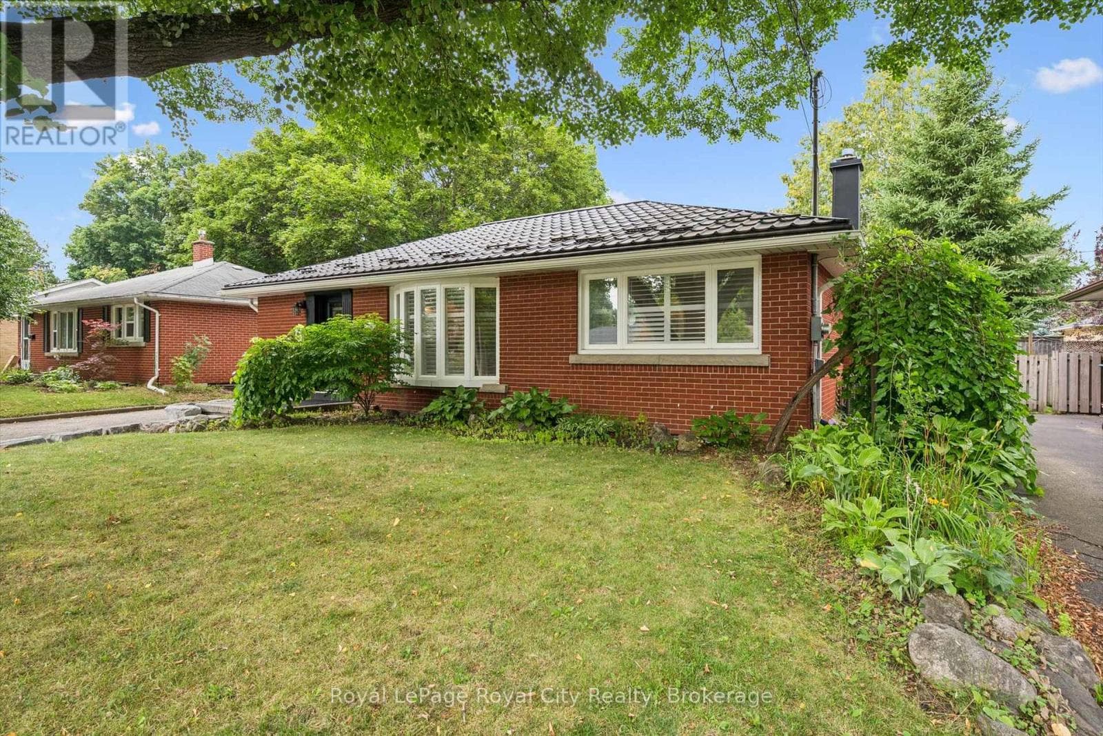 Single Family at 10 Sumac Place, Guelph (Riverside Park), Ontario - Photo 4 - RE/MAX Garden City Realty