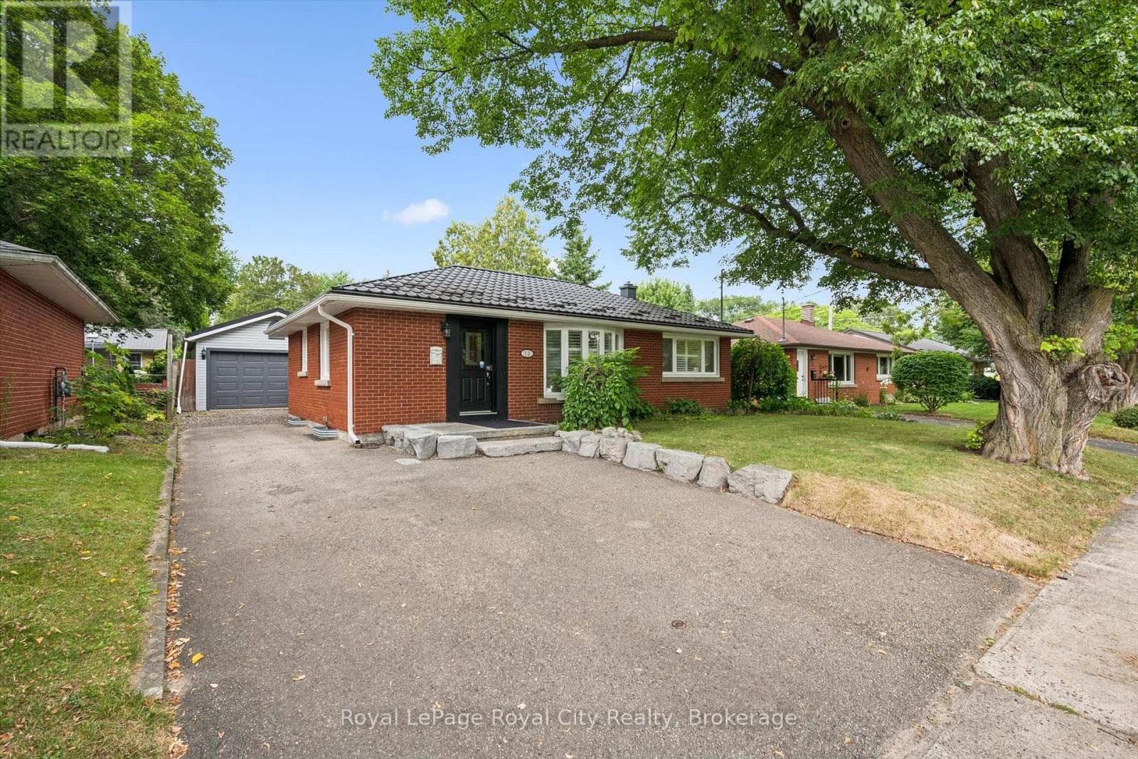 Single Family at 10 Sumac Place, Guelph (Riverside Park), Ontario - Photo 5 - RE/MAX Garden City Realty