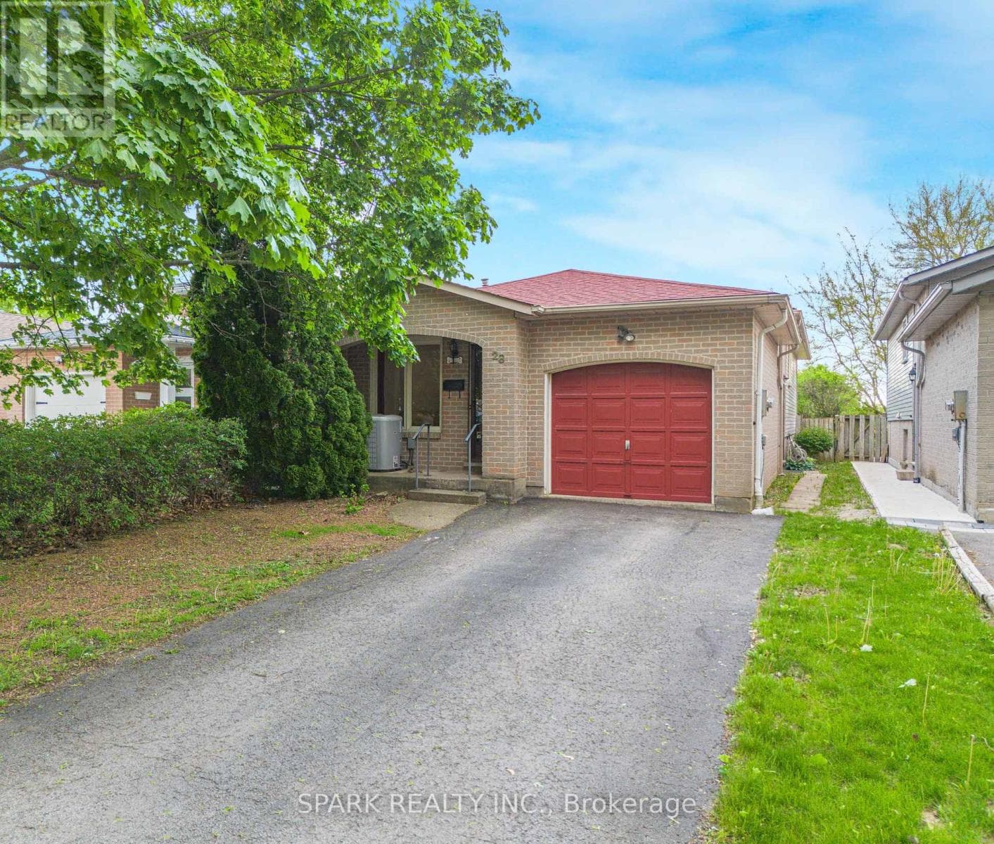 28 Lampman Crescent