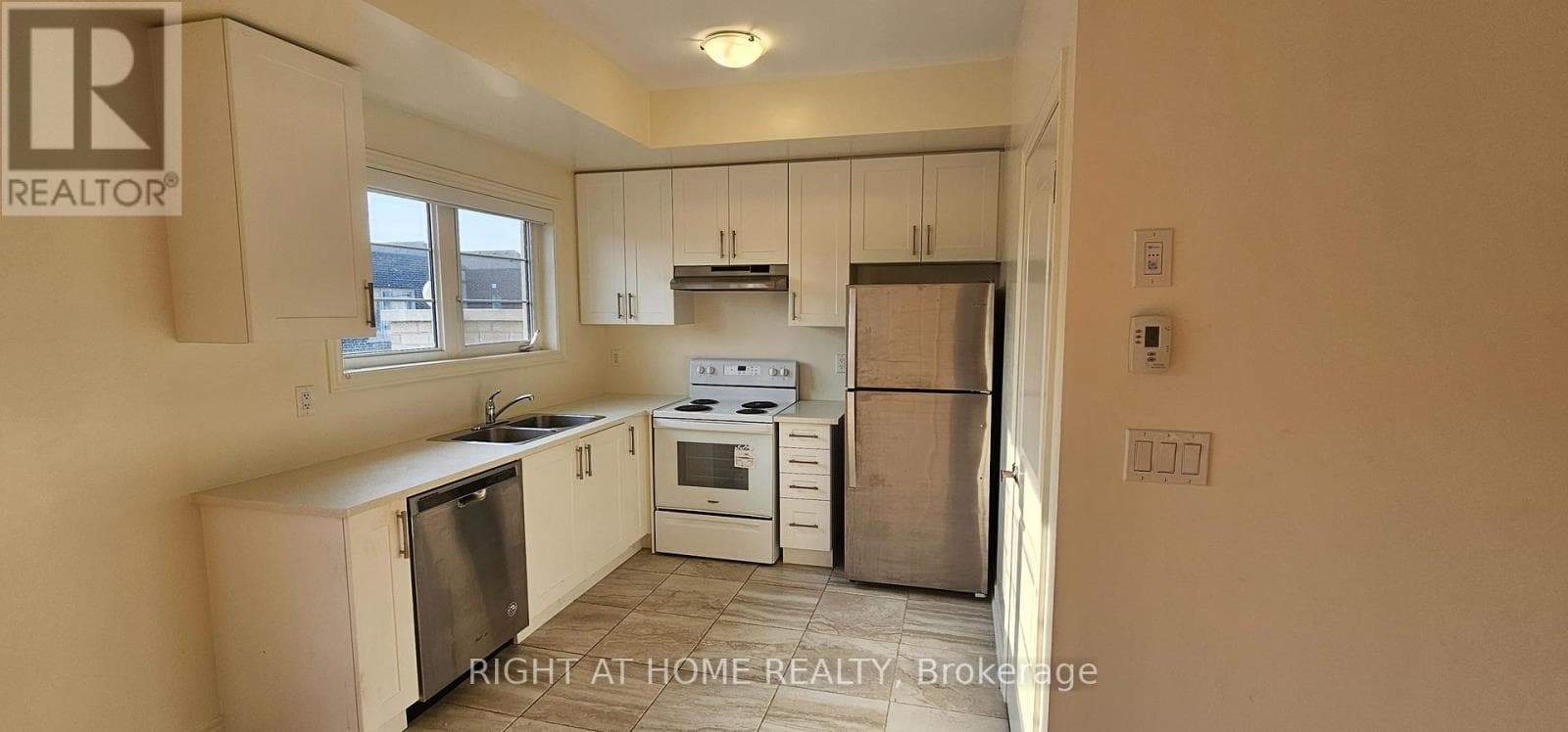 Single Family at Upper- 9430 Bayview Avenue, Richmond Hill (Observatory), Ontario - Photo 5 - RE/MAX Garden City Realty