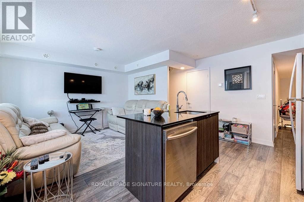 Single Family at 406- 1141 Cooke Boulevard, Burlington (LaSalle), Ontario - Photo 7 - RE/MAX Garden City Realty
