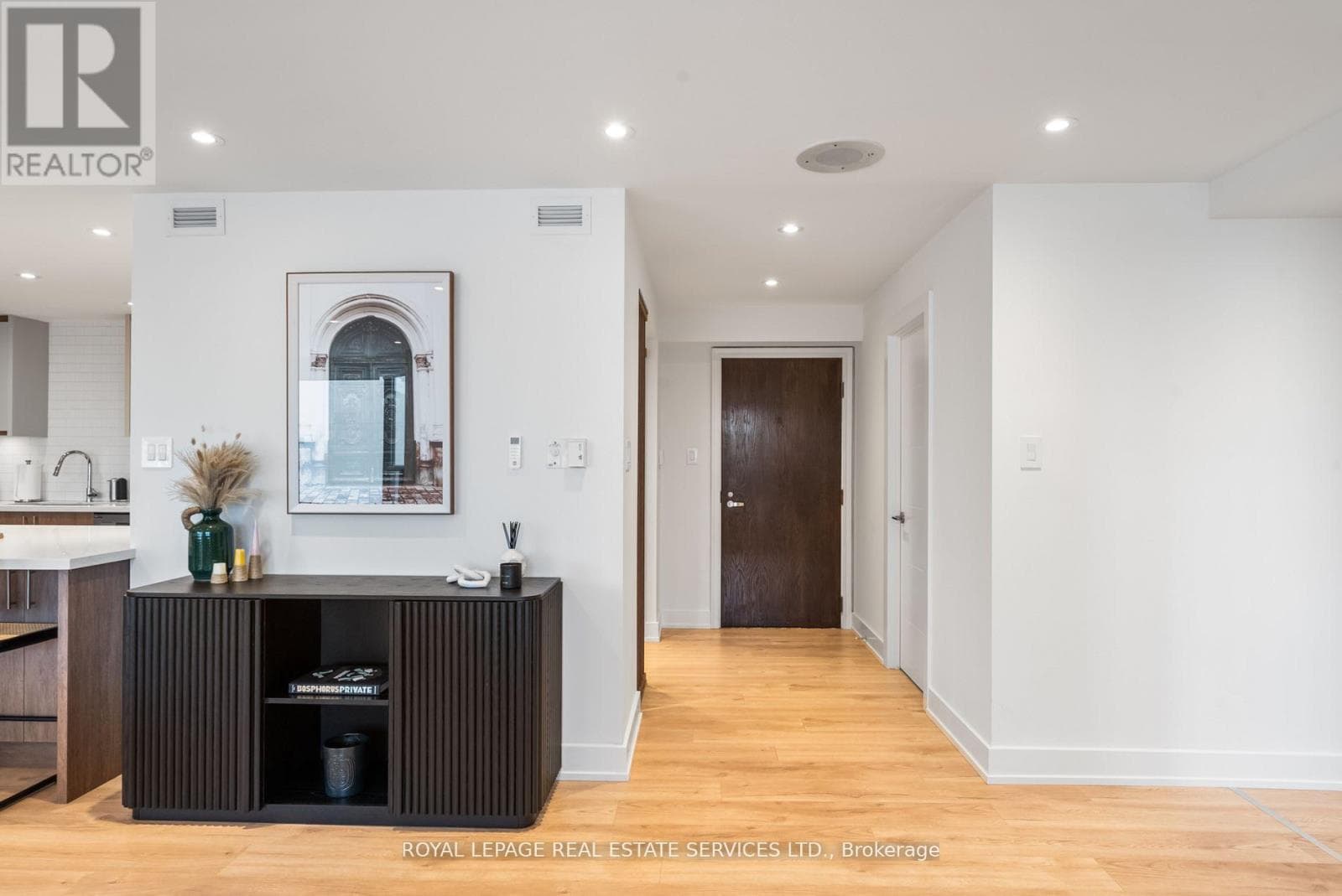Single Family at 2008- 175 Cumberland Street, Toronto (Annex), Ontario - Photo 5 - RE/MAX Garden City Realty