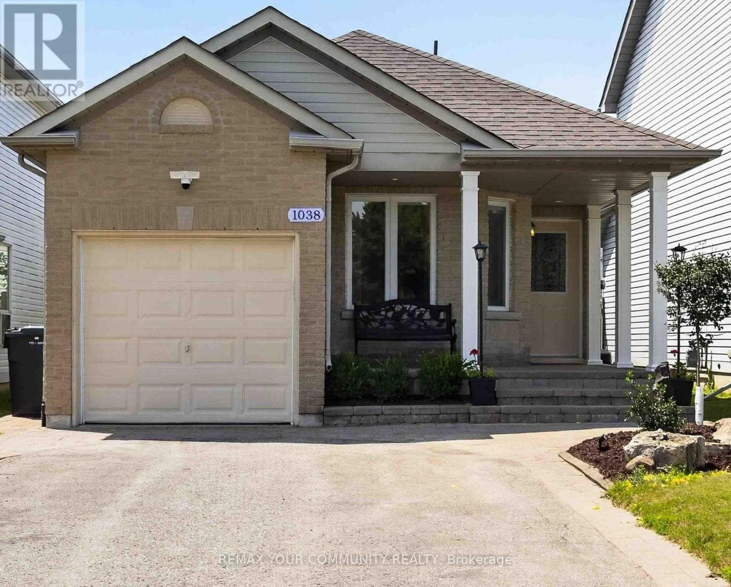 1038 Grandlea Court