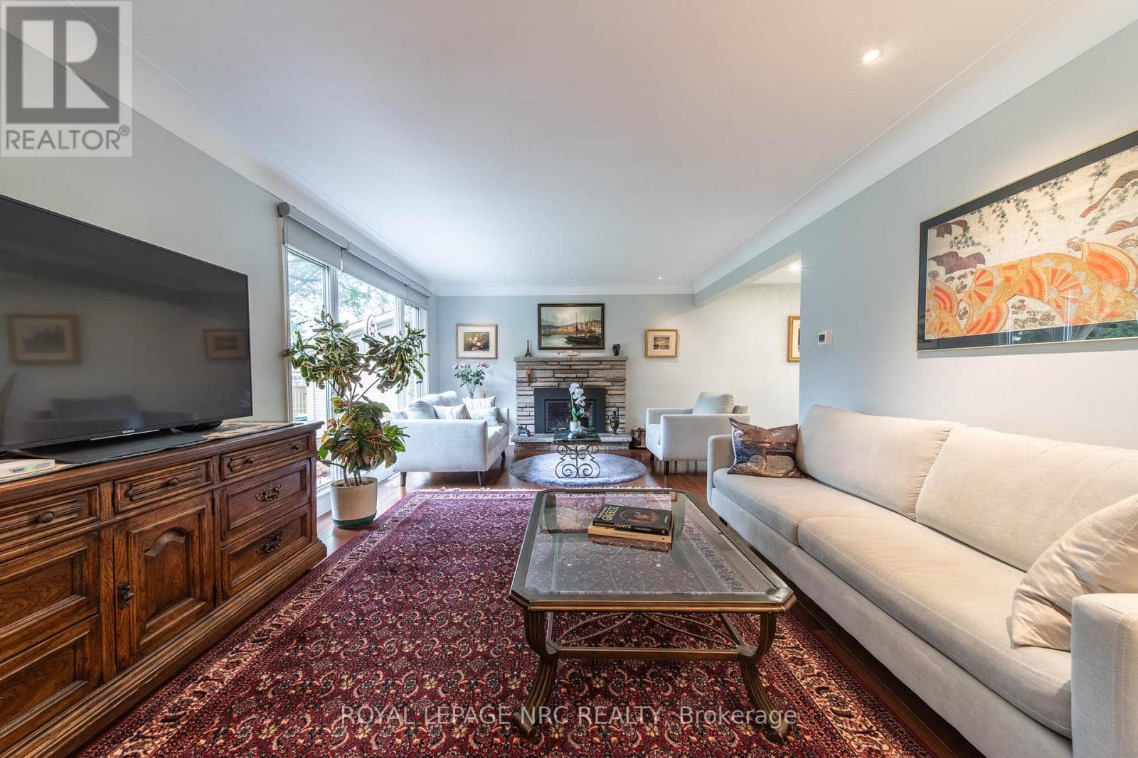 Single Family at 6954 Coach Drive, Niagara Falls (Dorchester), Ontario - Photo 3 - RE/MAX Garden City Realty