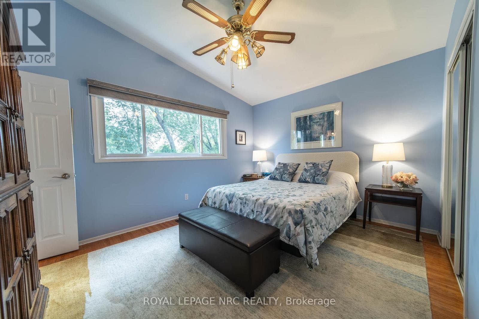 Single Family at 6954 Coach Drive, Niagara Falls (Dorchester), Ontario - Photo 9 - RE/MAX Garden City Realty