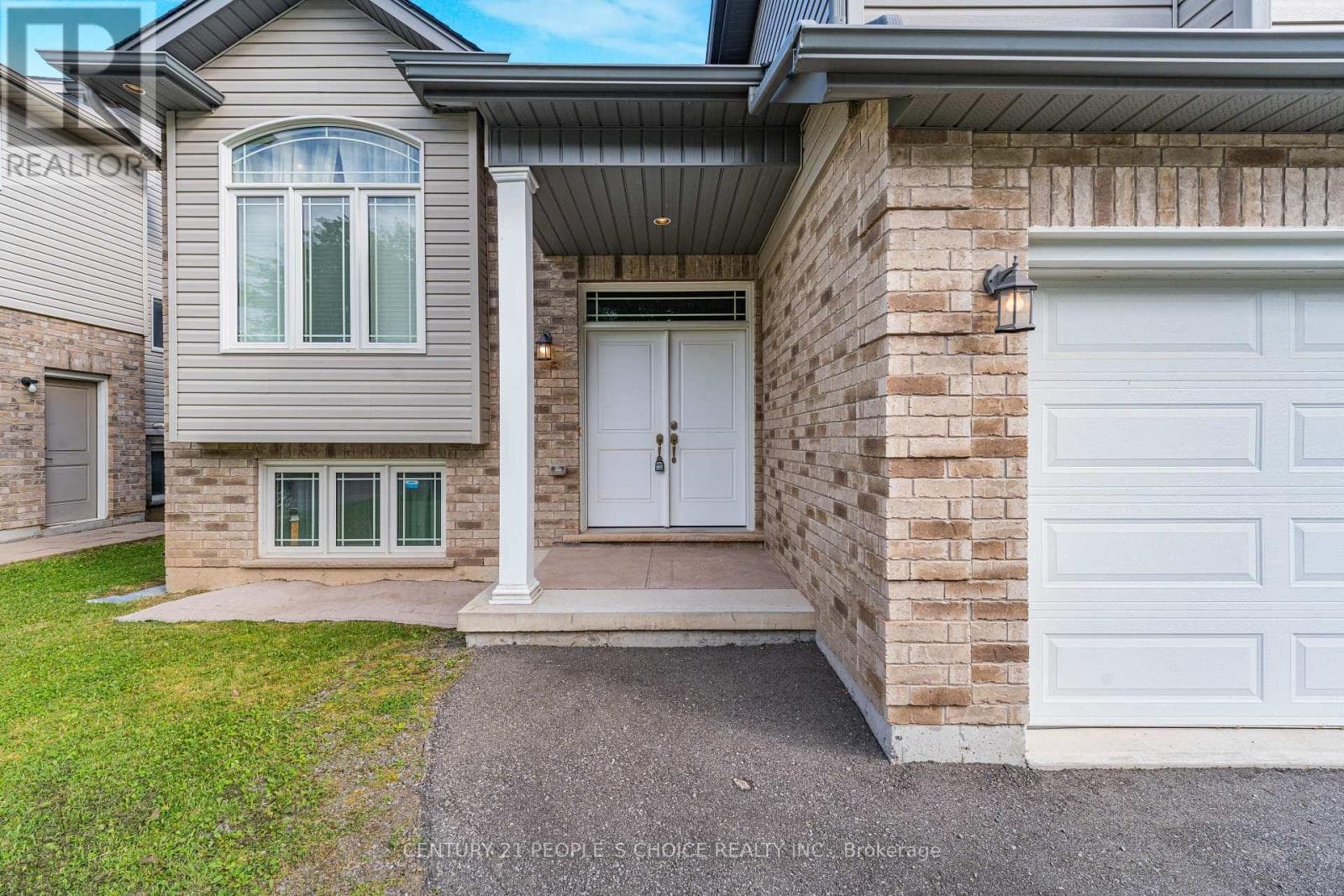 Single Family at 6534 SAM IORFIDA Drive, Niagara Falls (Oldfield), Ontario - Photo 2 - RE/MAX Garden City Realty