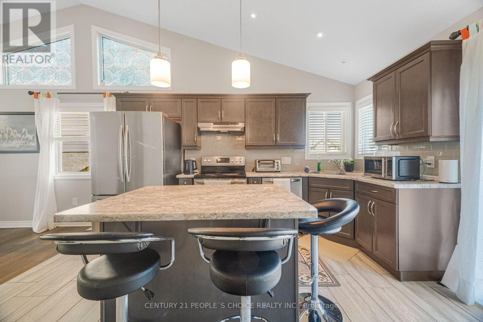 Single Family at 6534 SAM IORFIDA Drive, Niagara Falls (Oldfield), Ontario - Photo 4 - RE/MAX Garden City Realty