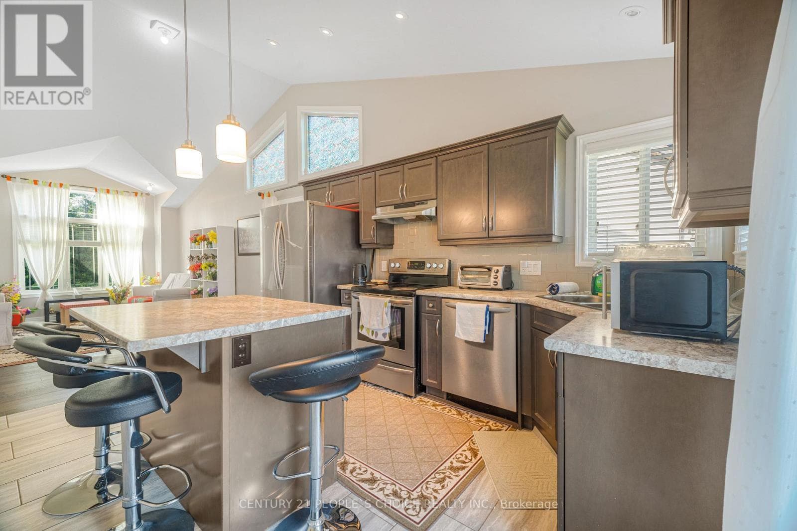 Single Family at 6534 SAM IORFIDA Drive, Niagara Falls (Oldfield), Ontario - Photo 5 - RE/MAX Garden City Realty