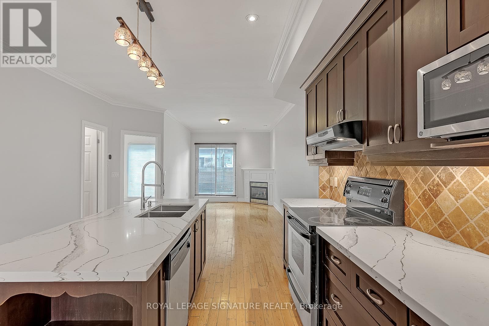 Single Family at 1019A College Street, Toronto (Little Portugal), Ontario - Photo 10 - RE/MAX Garden City Realty