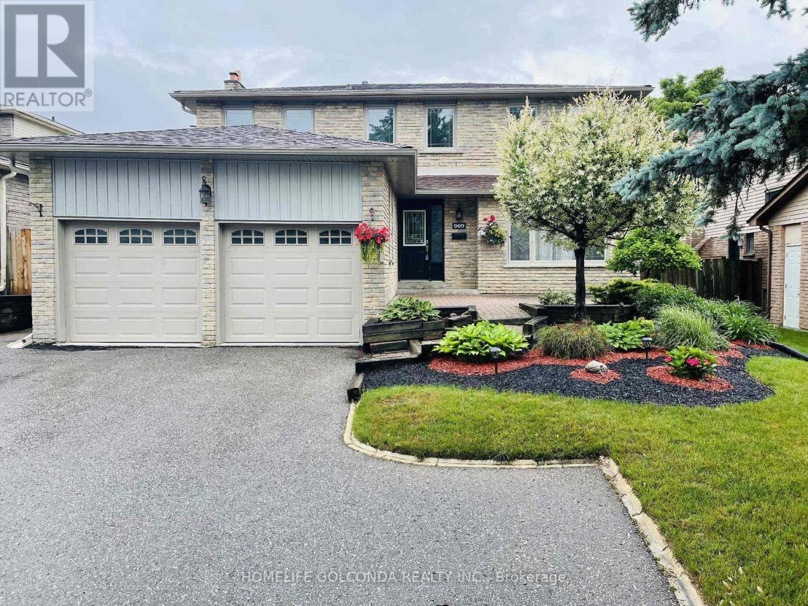 909 Ferndale Crescent