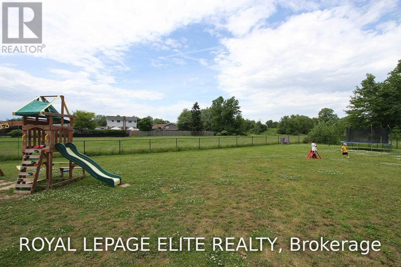 Single Family at 8025 Cole Court, Niagara Falls (Oldfield), Ontario - Photo 5 - RE/MAX Garden City Realty
