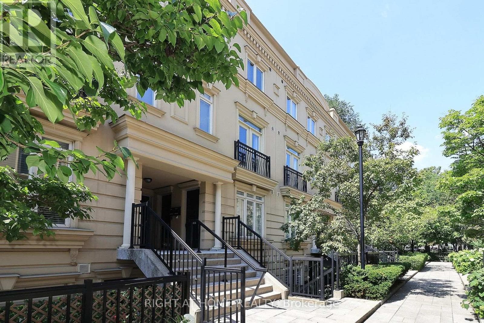 19- 88 Carr Street