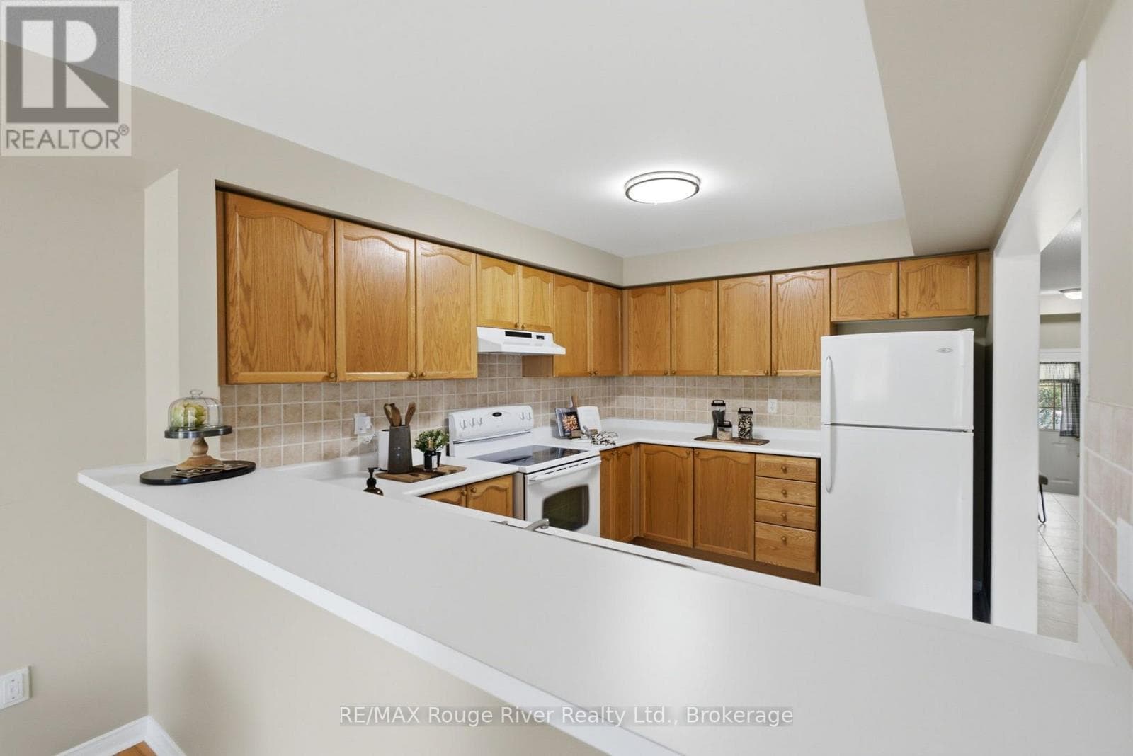 Single Family at 16 Plantation Court, Whitby (Williamsburg), Ontario - Photo 10 - RE/MAX Garden City Realty