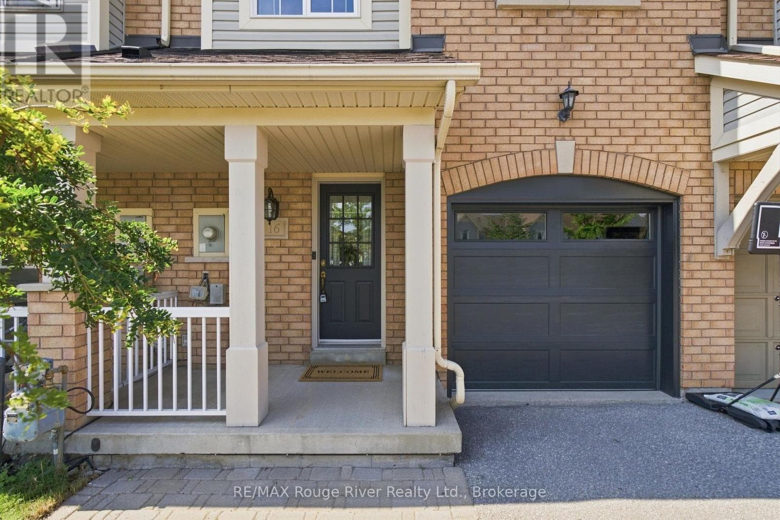 Single Family at 16 Plantation Court, Whitby (Williamsburg), Ontario - Photo 3 - RE/MAX Garden City Realty