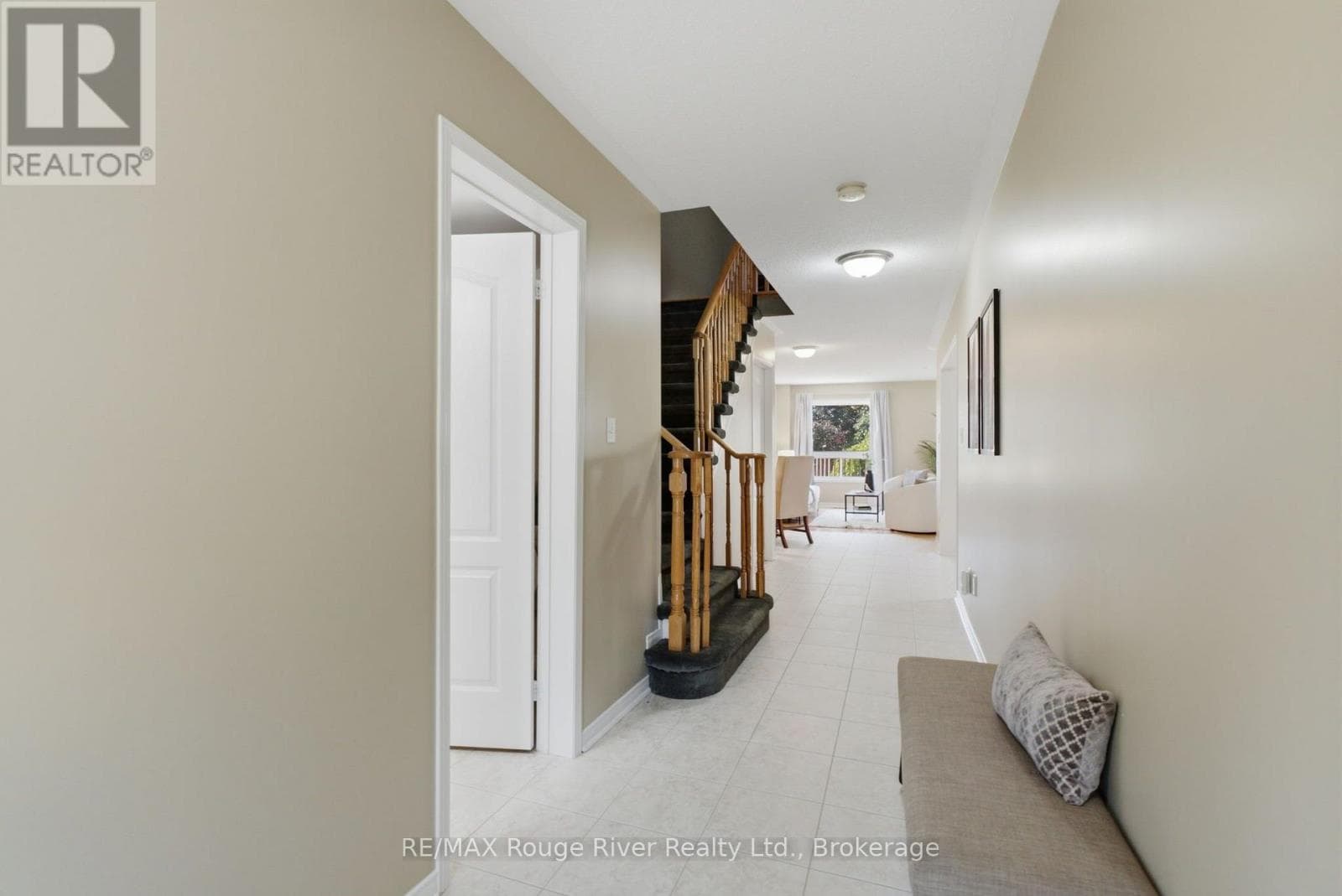 Single Family at 16 Plantation Court, Whitby (Williamsburg), Ontario - Photo 5 - RE/MAX Garden City Realty