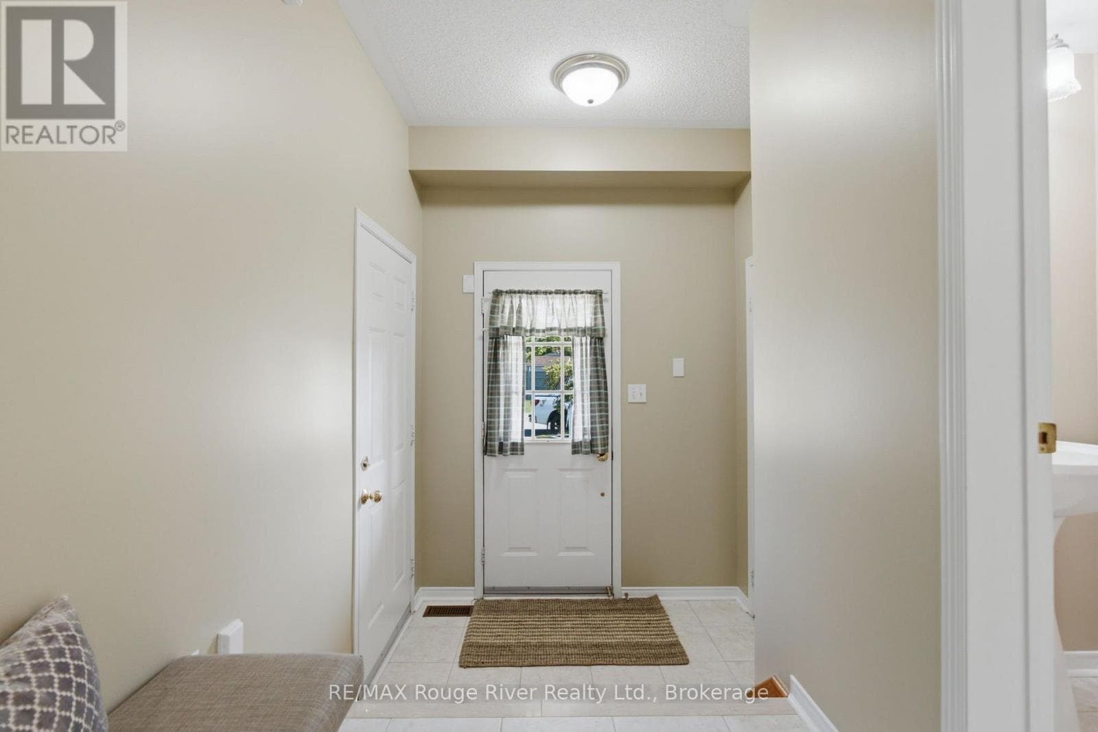 Single Family at 16 Plantation Court, Whitby (Williamsburg), Ontario - Photo 6 - RE/MAX Garden City Realty